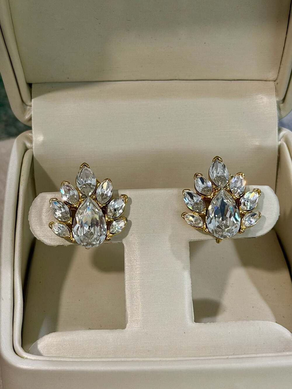 Vintage Trifari TM Gold Tone Pear & Marquise Rhinestone Cluster Clip-On Earrings - Picture 2 of 6